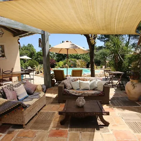 La Bergerie De Laval Bed & Breakfast 3*